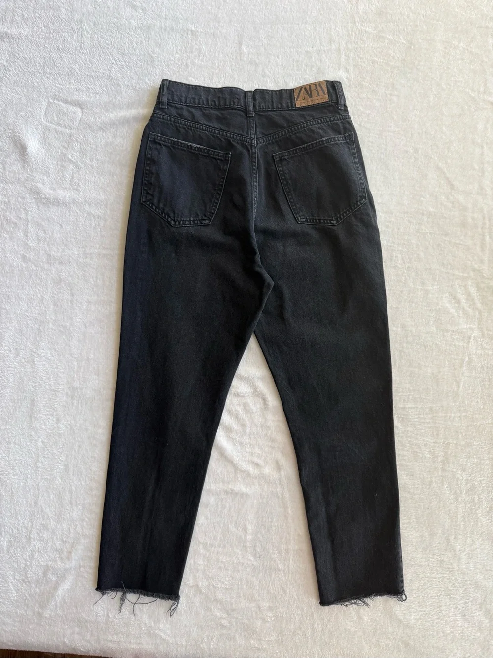 Zara High Rise Straight Leg Black Raw Hem Jeans Women’s Size 4 EU 36